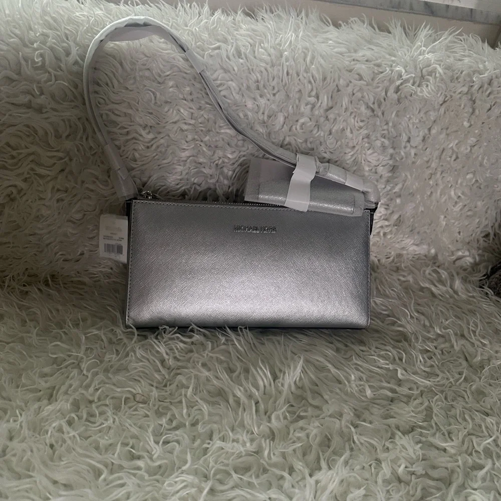 NWT Michael Kors Metallic Silver Vegan Leather Bag with Mini Wallet Attached - Picture 2 of 8